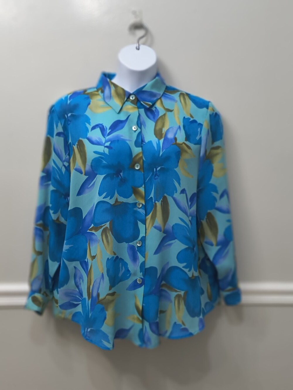 Susan Graver Vibrant Blue Floral Button-Up Blouse 1X Summer Preppy Fairly Bold